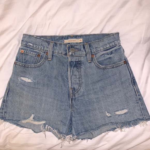 LEVIS Wedgie Short - Picture 2 of 2